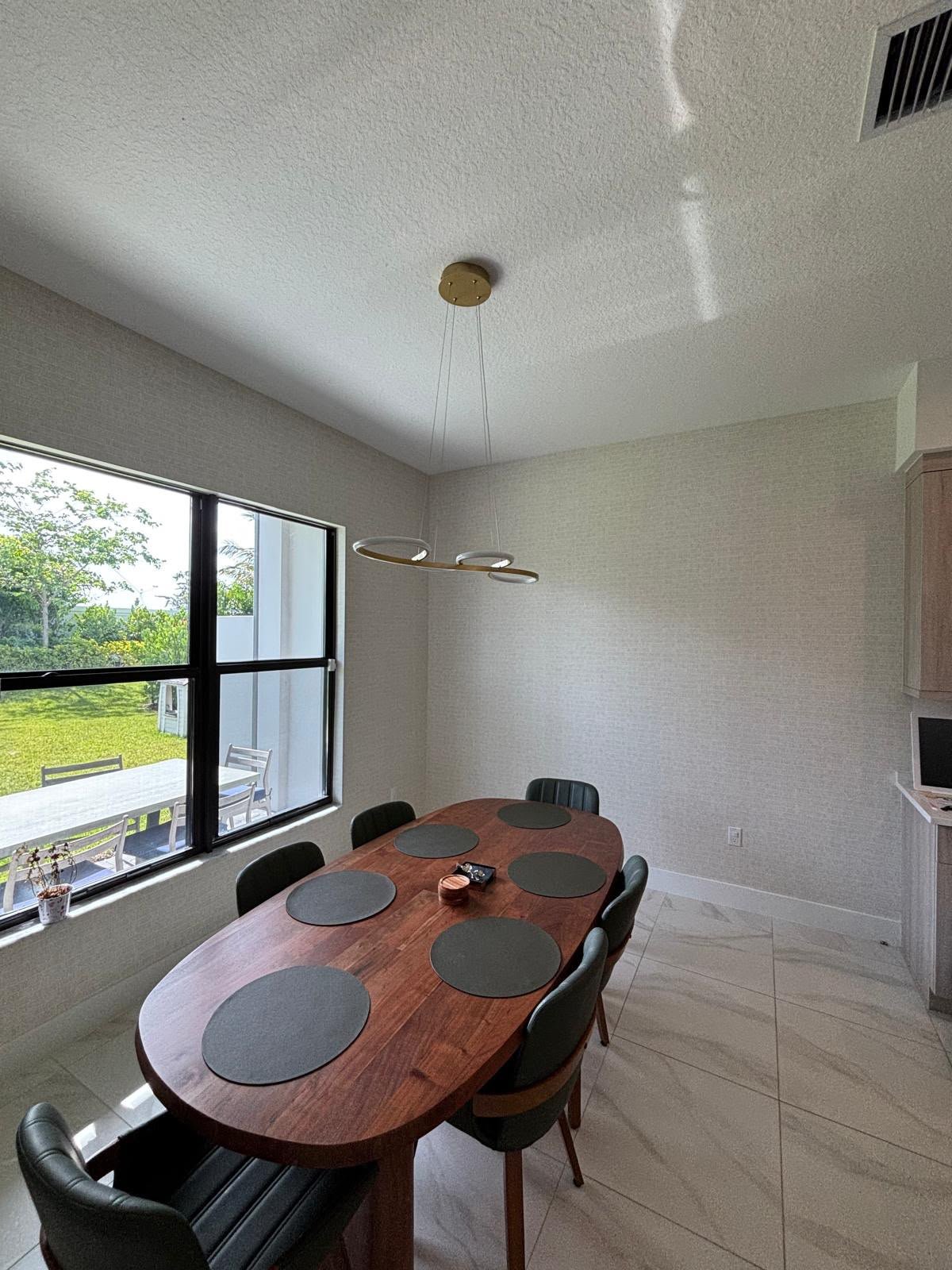 Dining room texture wallpaper