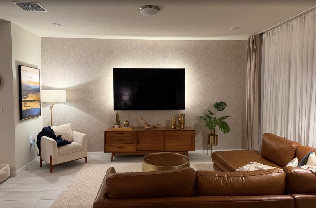 Beautifully decorated room with wallpaper